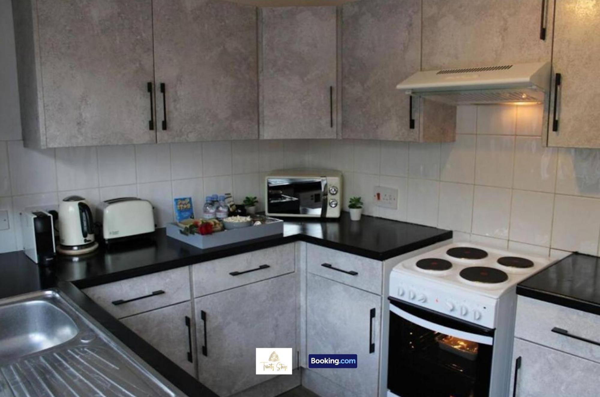 4 Bedroom House With Parking Near City Centre By Trinity Stays Short Lets & Serviced Accommodation Cambridge Eksteriør bilde