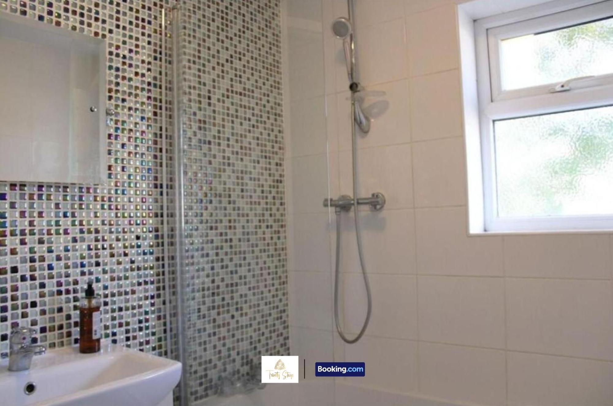 4 Bedroom House With Parking Near City Centre By Trinity Stays Short Lets & Serviced Accommodation Cambridge Eksteriør bilde